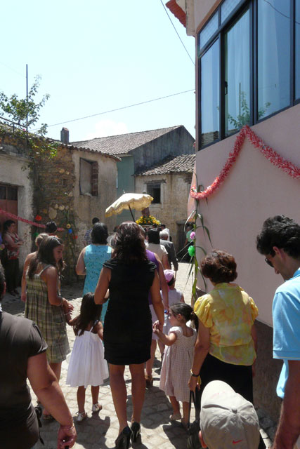 processie in straatje