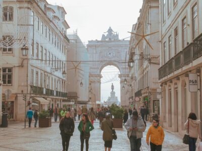 wandelaars in Lissabon