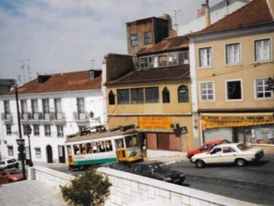 Karakteristiek trammetje in Lissabon