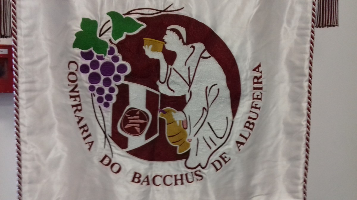 Logo van de "Bacchus-vereniging" uit Albufeira die daar de jaarlijkse wijnshow organiseert.