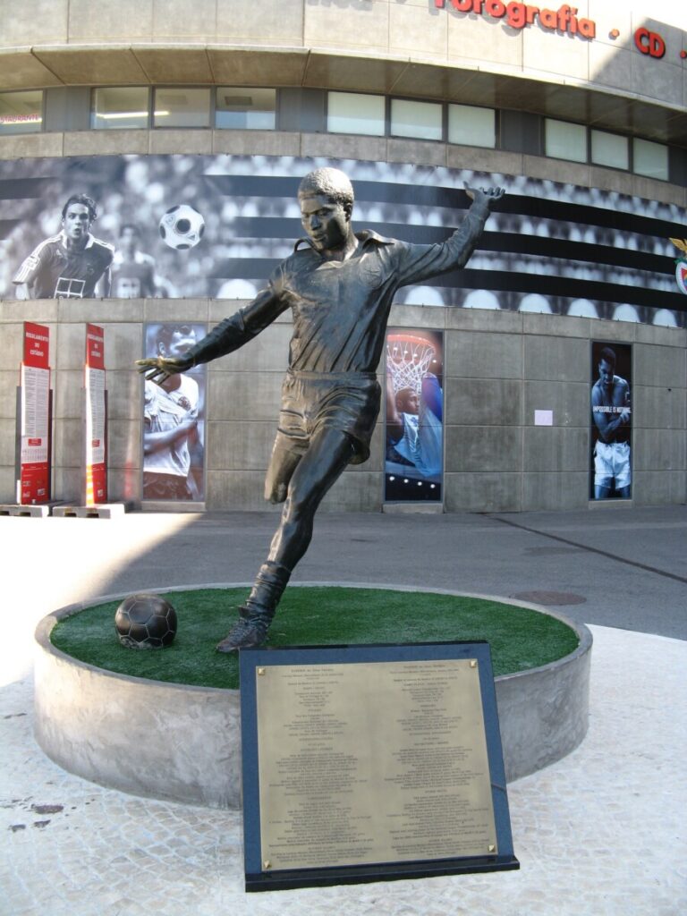 Standbeeld van Eusébio in Lissabon