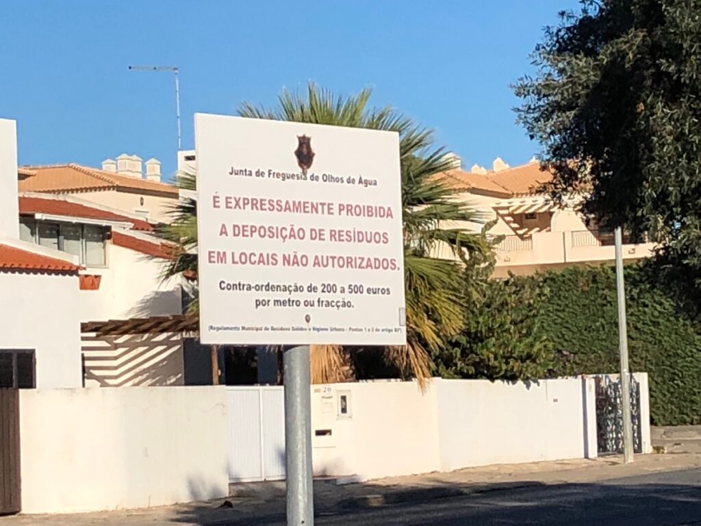 Straatbeeld Olhos de Água