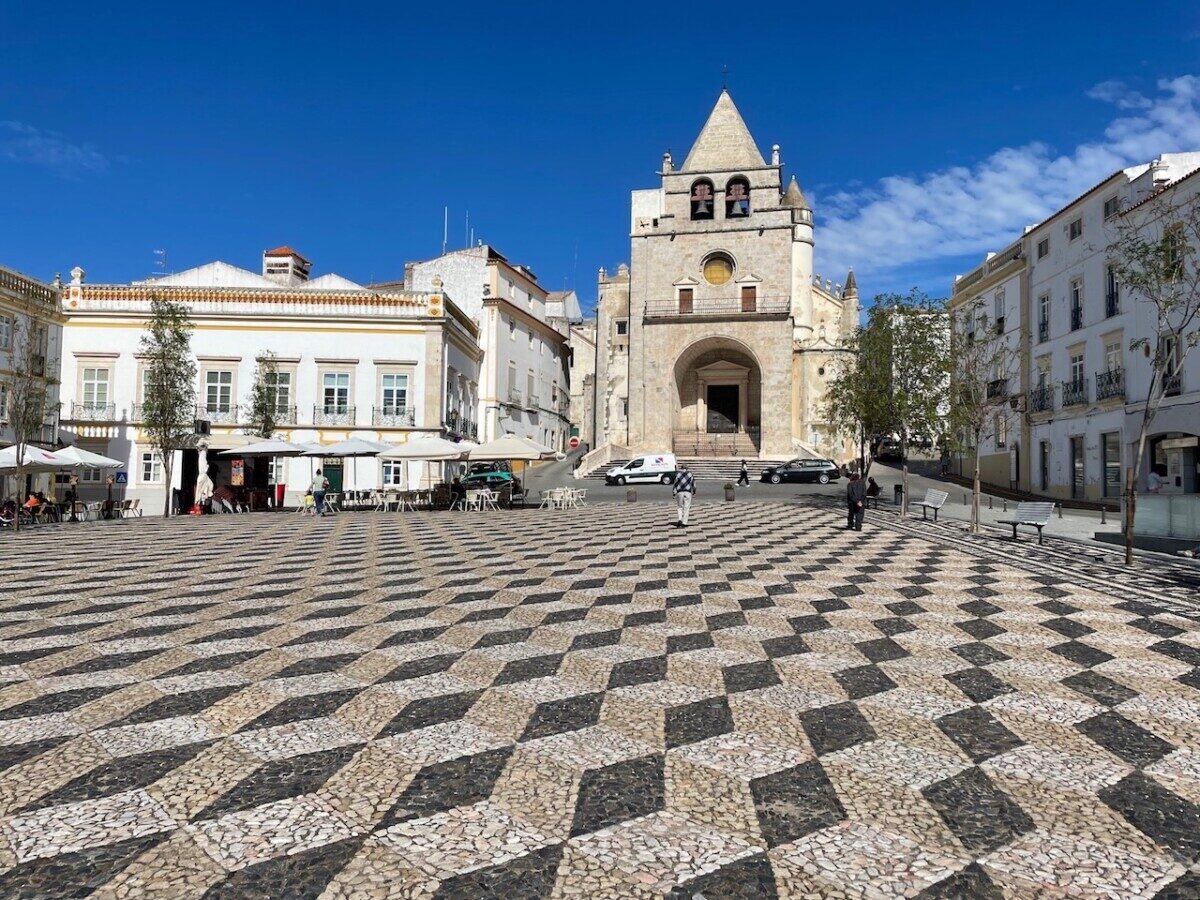 Stadsplein met Portugees stratenmakerswerk