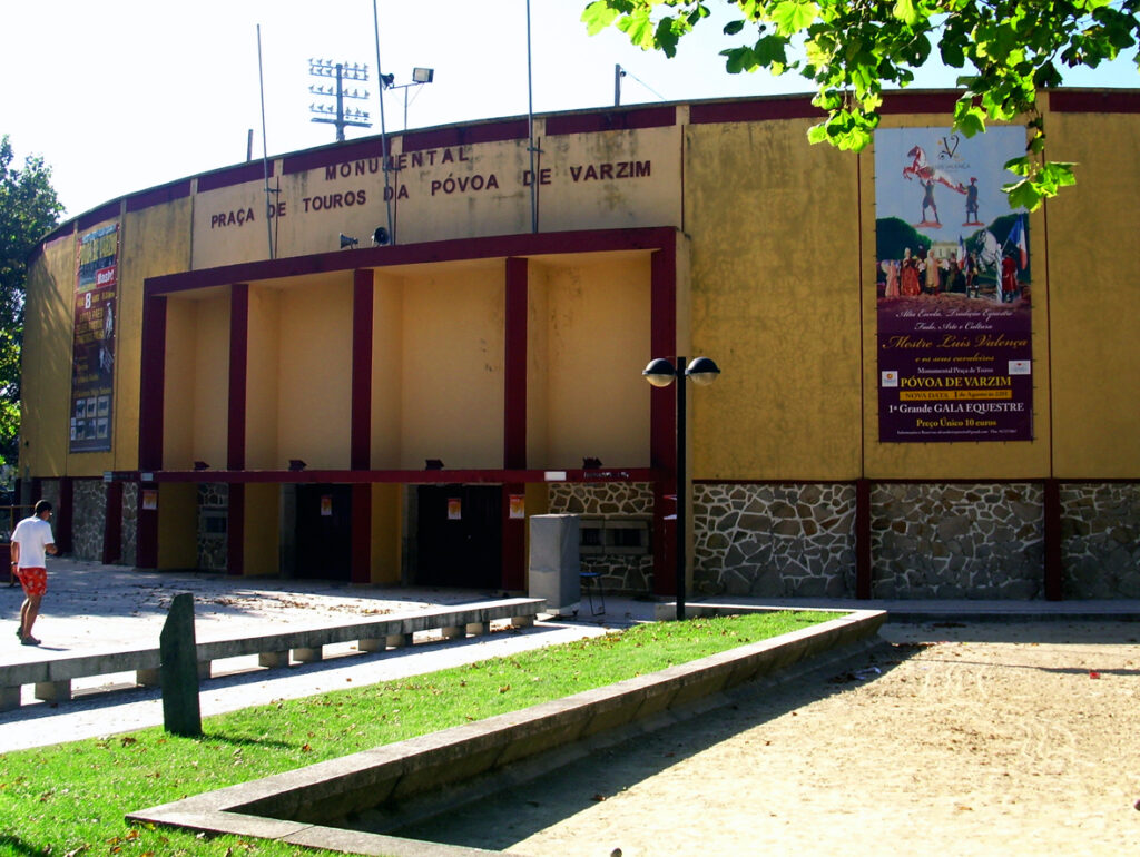 De arena van Póvoa de Varzim, gebouwd tijdens de dictatuur.