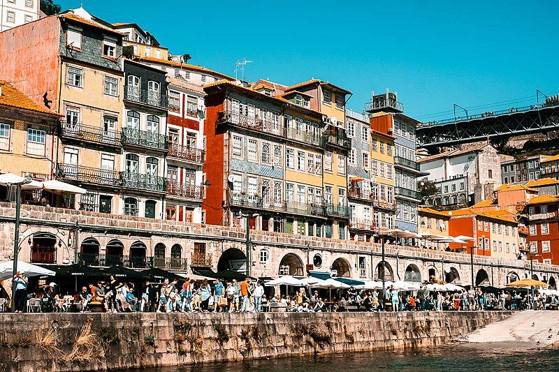 Kade van de Dourorivier in Porto, Portugal.
