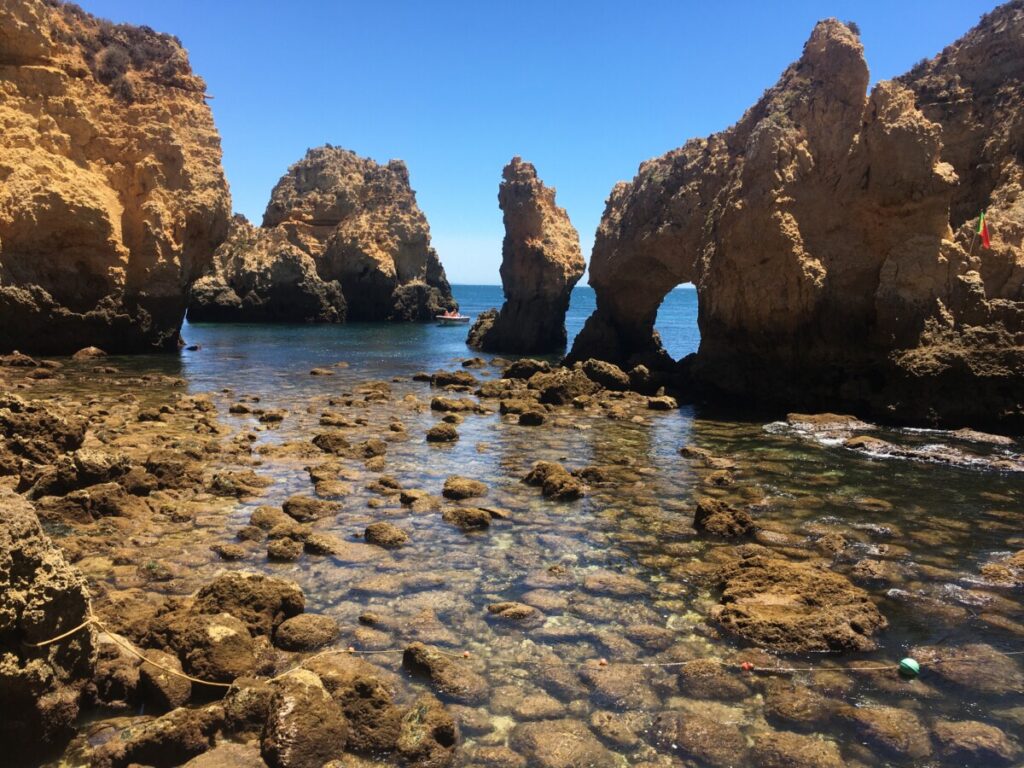 Ponte de Piedade met de spectaculaire rotsformaties langs de Atlantische Oceaan kust tussen Silves en Sagres