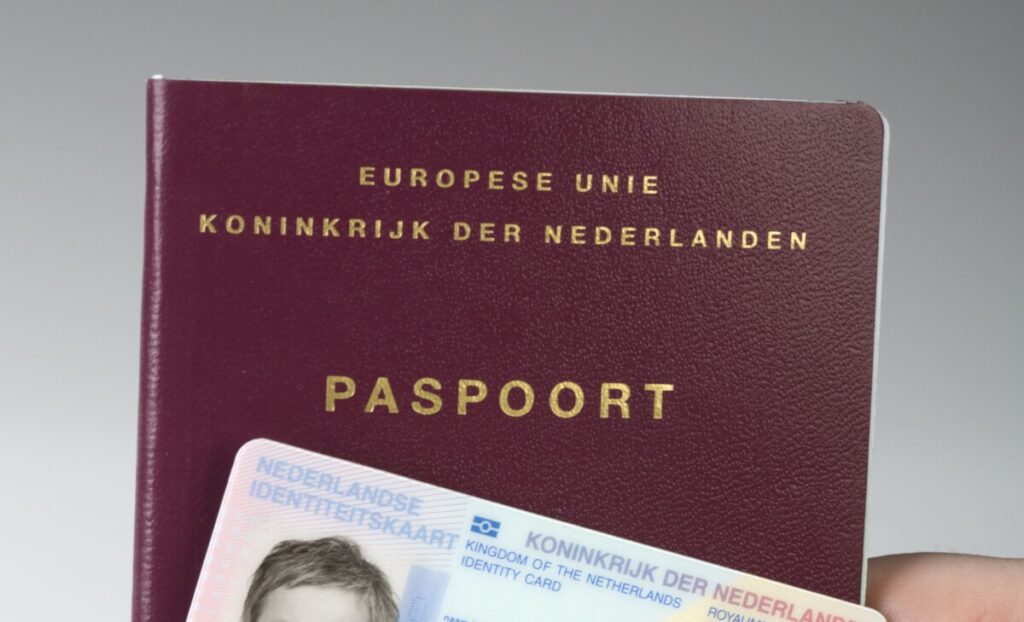 Deel Paspoort en deel ID kaart