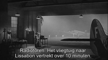 Screenshot van de film Casablanca waarin Lissabon wordt genoemd.