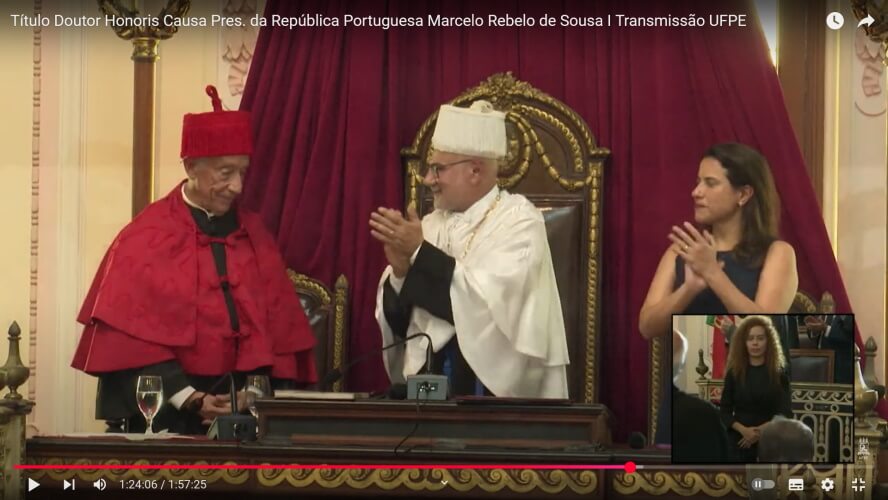 Marcelo ontvangt het eredoctoraat.