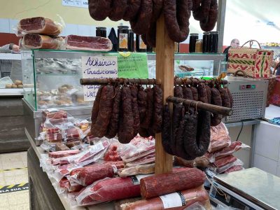markt met vleeswaren Seia