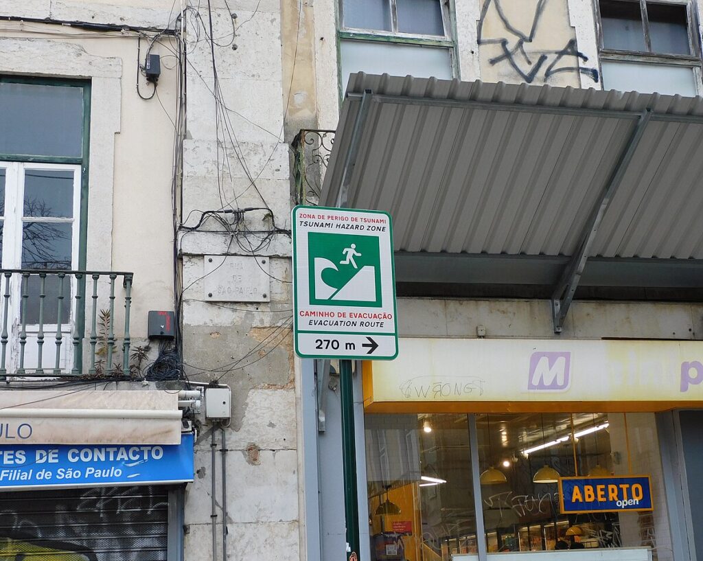 Evacuatiebord in Lissabon