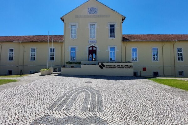 Gevel van het ziekenhuis in Alcobaça