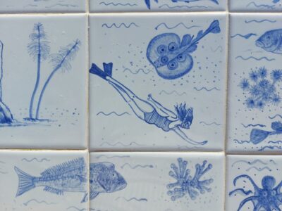 Azulejo met een snorkelende dame