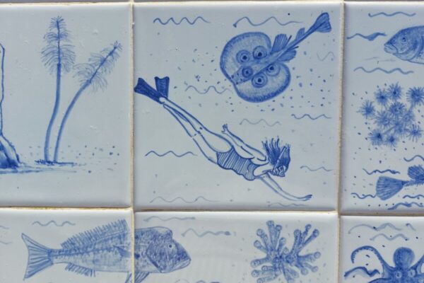 Azulejo met een snorkelende dame