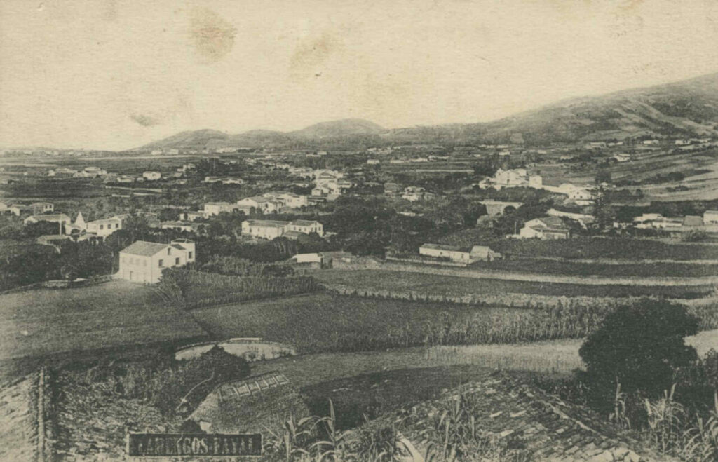 Zicht op  Flamengos, een burgerparochie van Horta, hoofdstad van Faial (1966). Horta is een afgeleide van de familienaam De Hurtere uit het Vlaamse Torhout. Joost de Hurtere was bewindvoerder van Faial en Pico