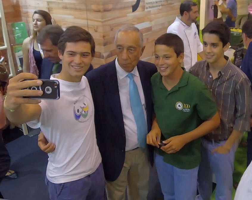 Een marcelfie met twee jongens