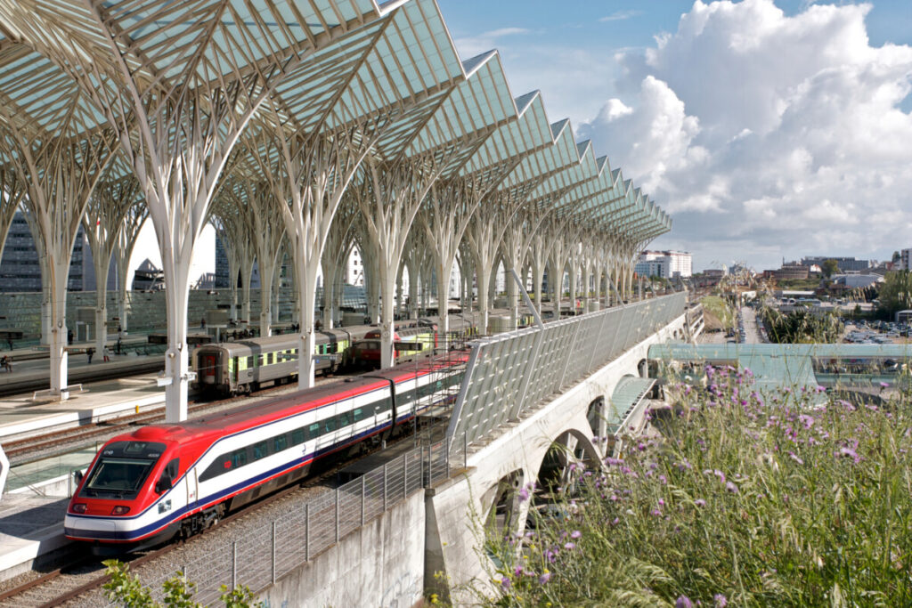Gare do Oriente ontworpen en gebouwd door Santiago Calatrava.