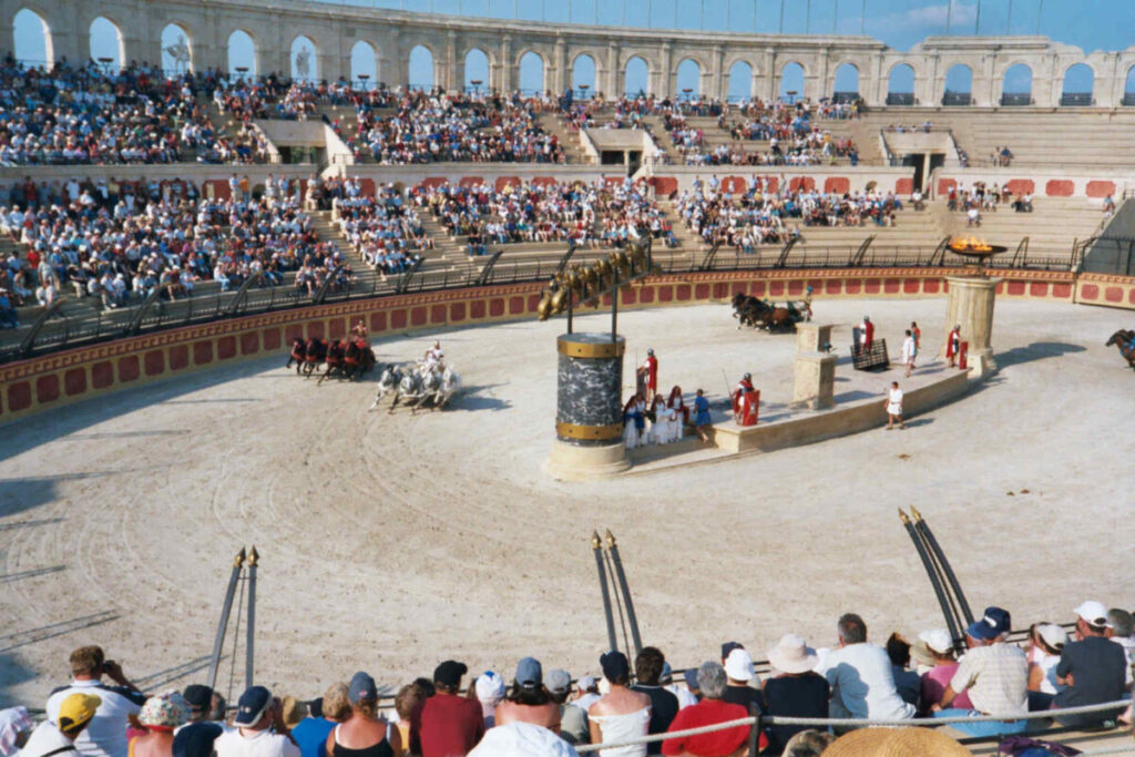 In het Franse themapark Puy du Fou zorgen re-enactors voor een reis terug in de tijd
