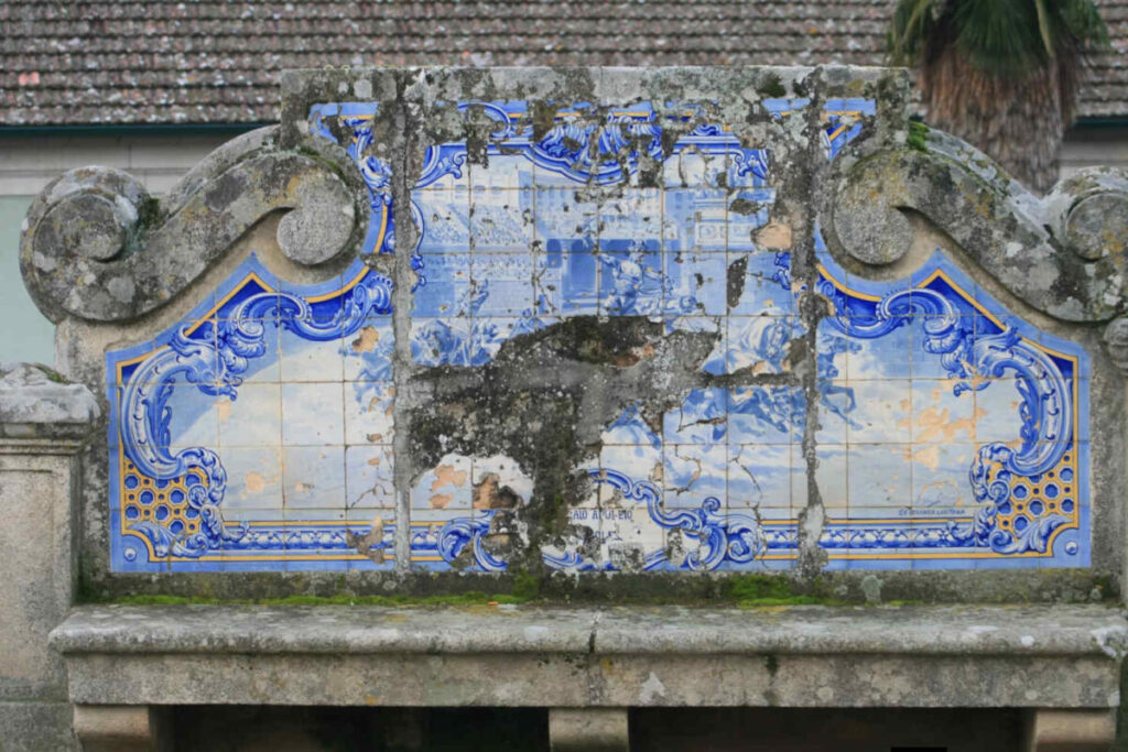 De azulejo in Lamego, in erbarmelijke staat
