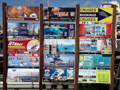 Bord met activiteiten in Albufeira.