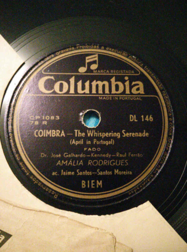 De single Coimbra - The Whispering Serenade (April in Portugal) uit 1953