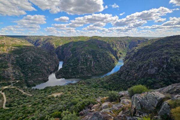 De Dourorivier in Noord-Portugal