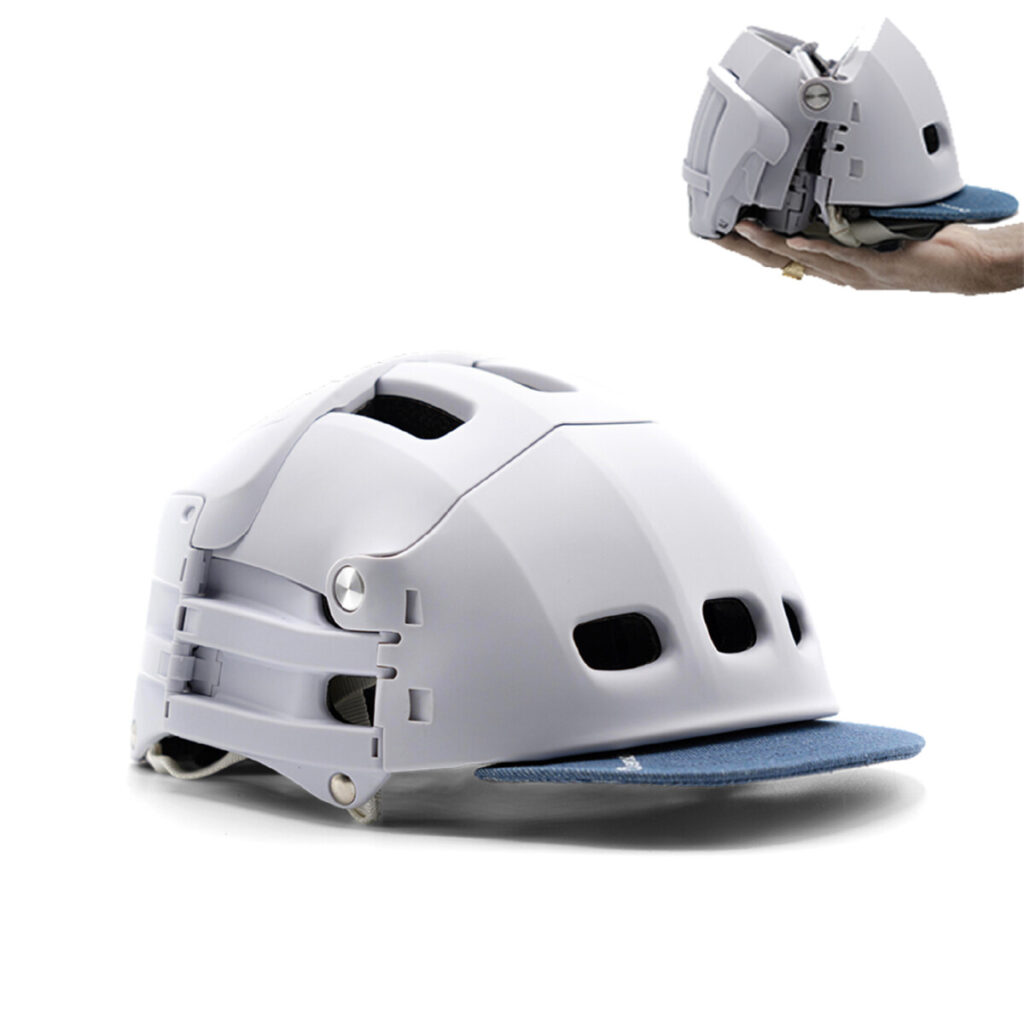 Opvouwbare helm van de concurrent. Duidelijk te zien dat deze lang niet zo vakkundig opvouwt.