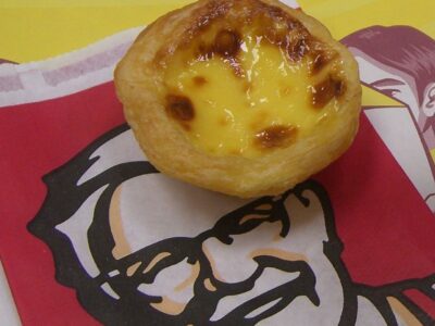 Portugese Pastel de Nata op een servet van KFC in China